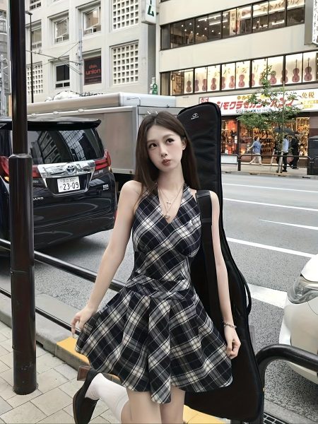 Women'S Black & White Plaid V-Neck Halter Dress - Sleeveless A-Line Mid-Length Flared Skirt with Cross Strap Detail, Asymmetrical Hem for Spring/Summer Casual & Semi-Formal Wear, Summer Fashion, Stylish Layering, Semiformal Attire, Semiformal Attire, Qual
